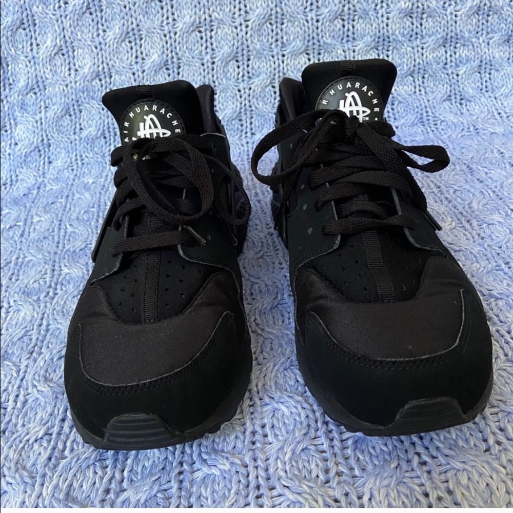 Nike Air Huarache “All Black” Women’s size 9